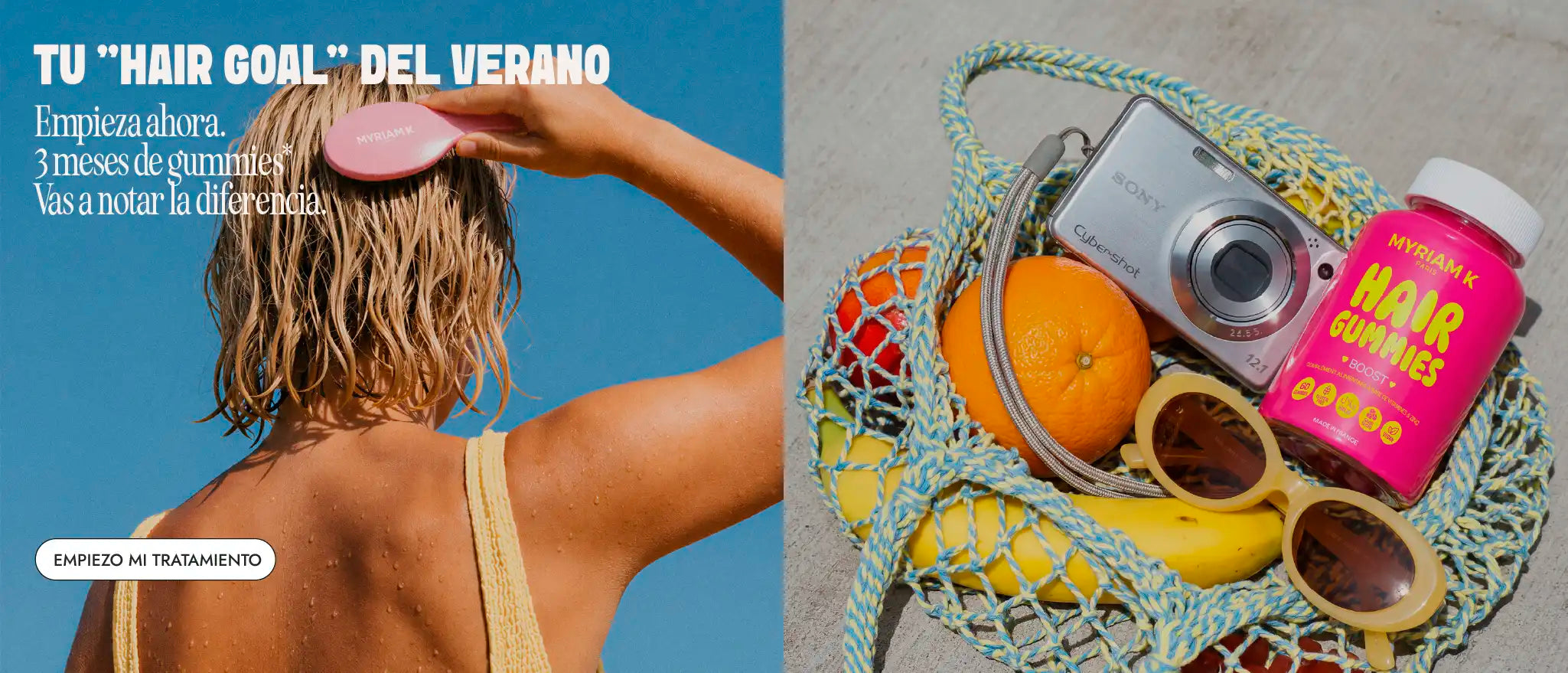 Mujer con cabello mojado cepillándose el pelo al sol junto a Hair Gummies de Myriam•K Paris. Escena veraniega con bolso de playa, frutas y cámara fotográfica.