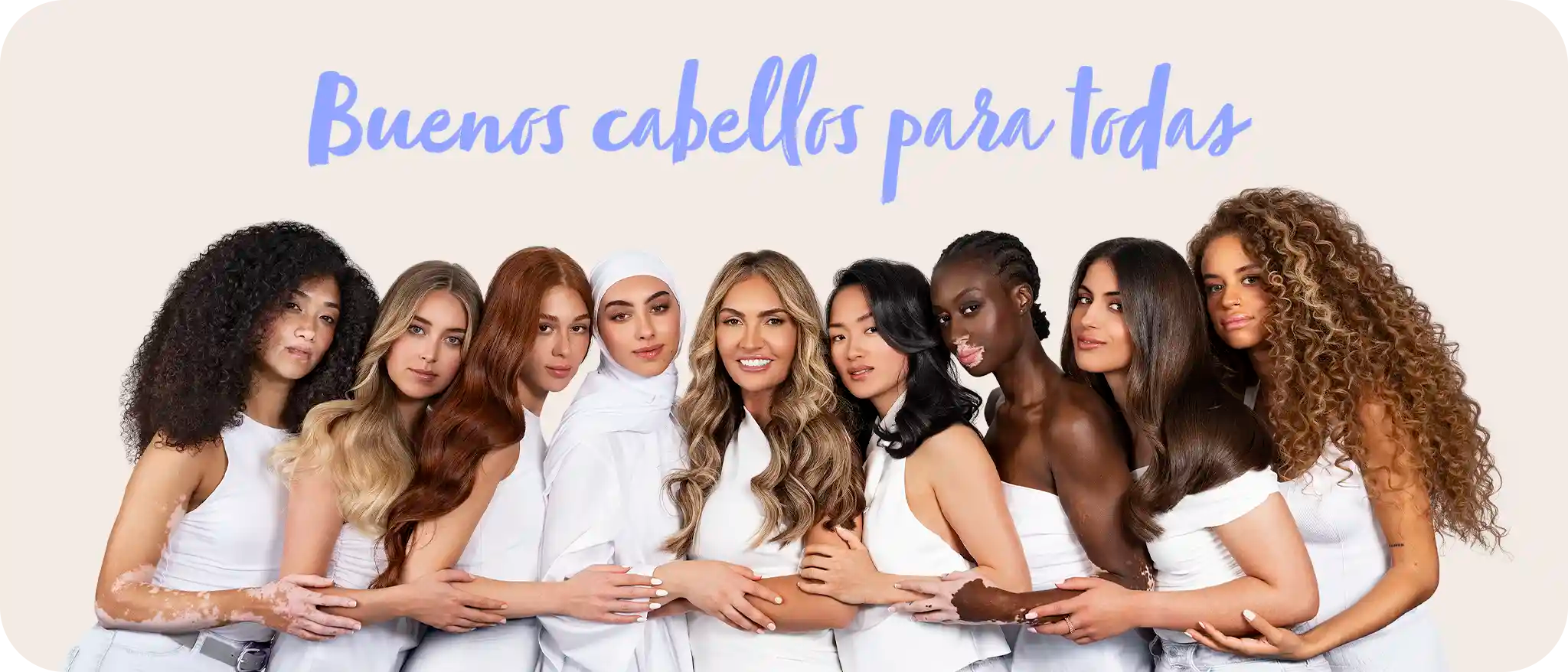 Myriam rodeada de mujeres de diferentes orígenes étnicos, simbolizando la belleza inclusiva y la diversidad.