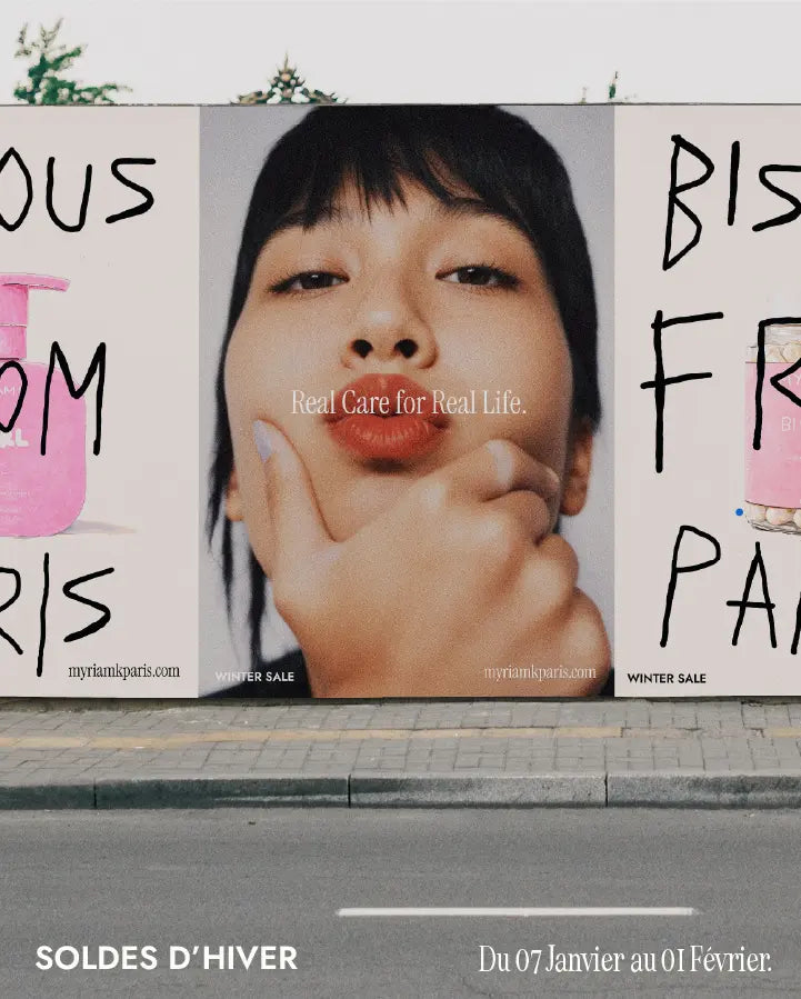 Bannière mobile Soldes d’Hiver Myriam K Paris mettant en avant soins capillaires professionnels et visages naturels, promotion hiver du 7 janvier au 1er février.